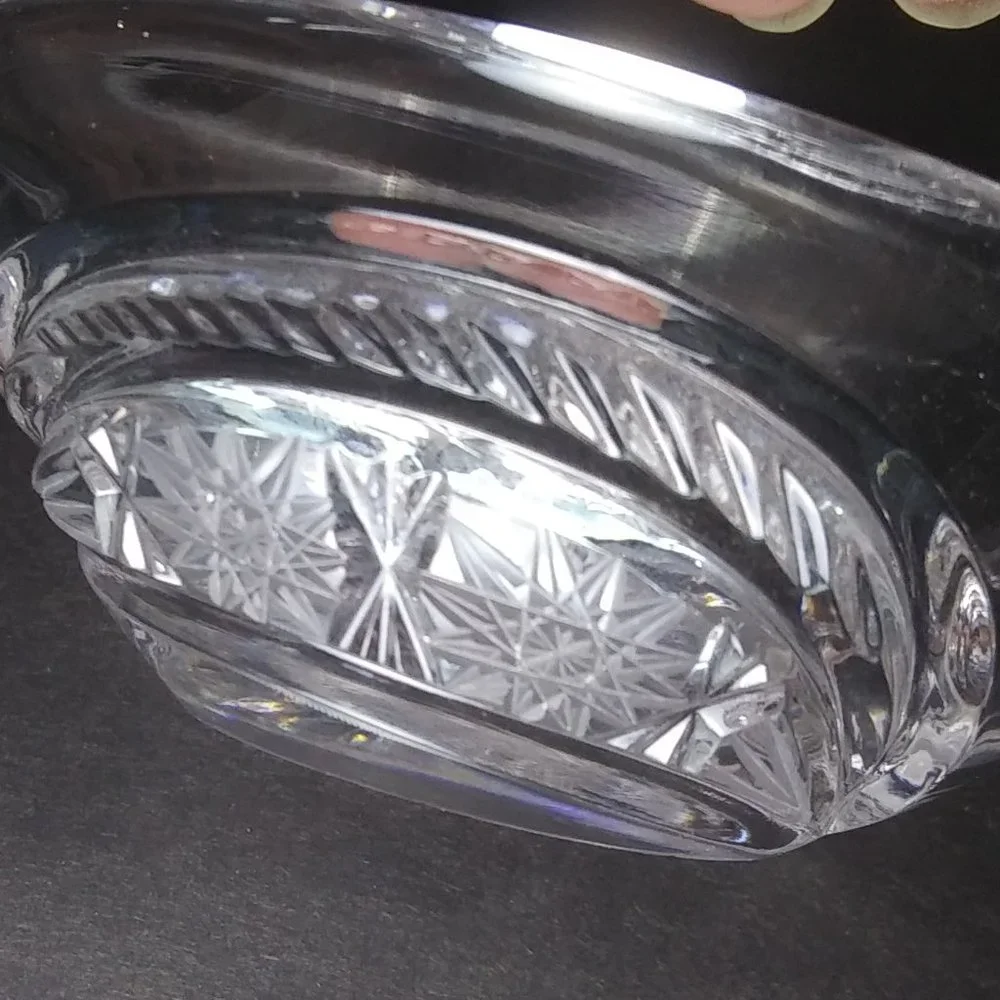 lovely clear glass swan shaped trinket dish with cut design on sides